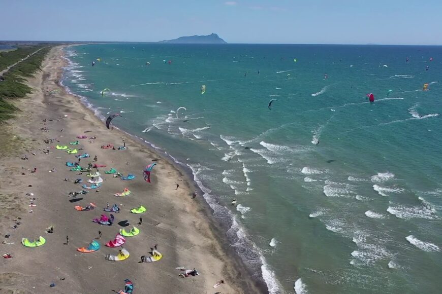 Kitesurfing Latina: La Prima Scuola di Kitesurf a Latina Riapre a Marzo con Coach di Livello Internazionale